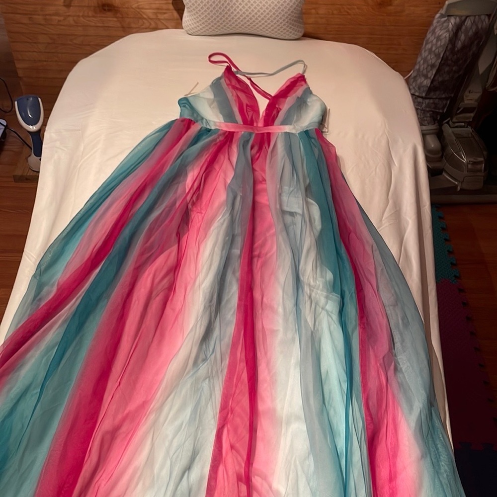 Beautiful elegant dress for parties and special events.